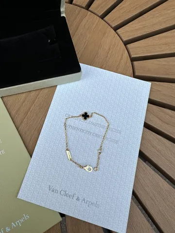 Van Cleef 1 motifs black