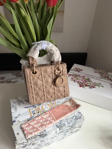 Lady beige