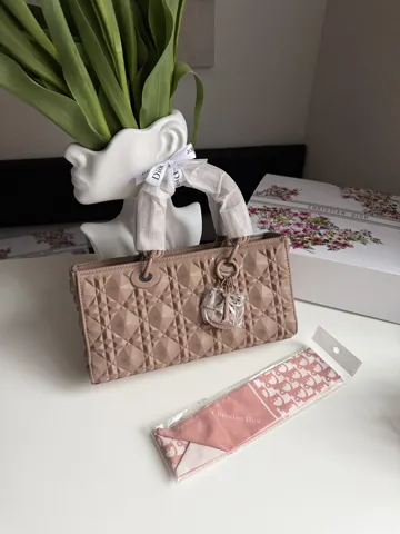 Lady beige