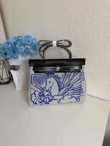Blue pegas