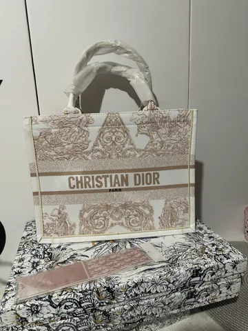Book medium beige