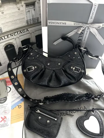 Balenciaga Le Cagole Black