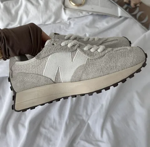 New Balance 327