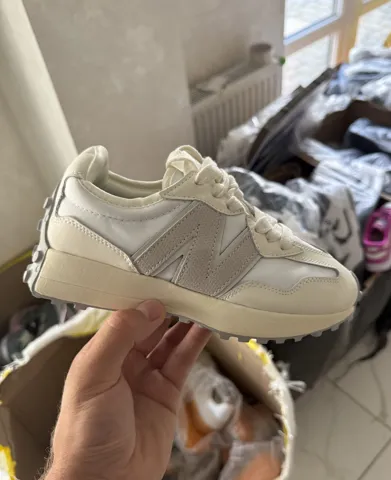 New Balance 327