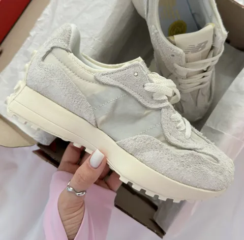New Balance 327