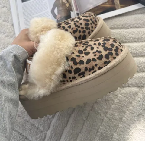 UGG Funkette
