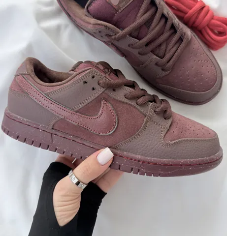 Nike SB Dunk Red
