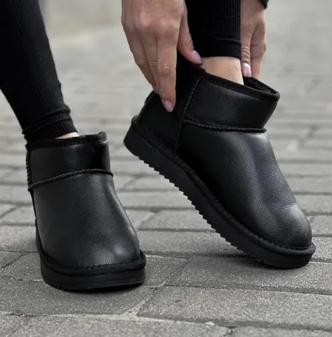UGG Ultra Mini Black