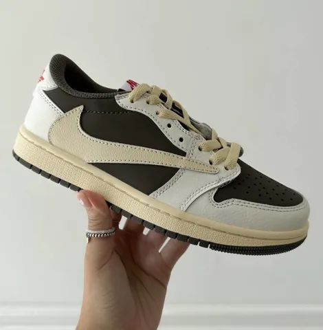 Jordan low x Travis Scott Brown
