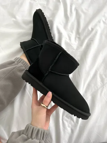 UGG Mini Black Premiun