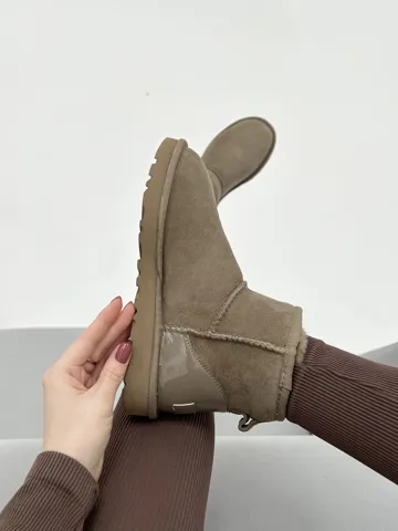 UGG Mini Brown Premiun Lacquer