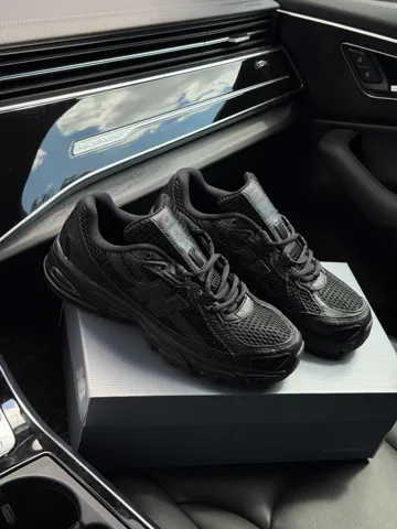 New Balance 740 Triple Black