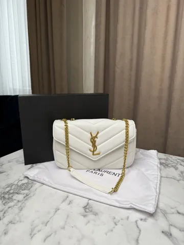 Saint Laurent Loulou Medium Bag in White Quilted Leather with Gold-Tone Hardware)