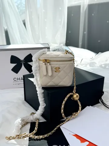 Chanel Mini Vanity Case in Cream Lambskin Gold-Tone Hardware