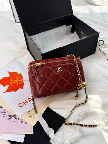 Chanel Mini Vanity Case in Bordo / Gold