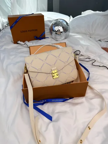 Louis Vuitton Pochette Metis Milk / Gold