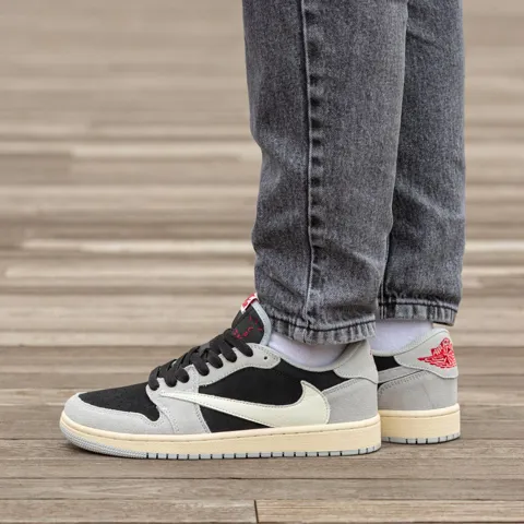 Air Jordan Retro 1 Low x Travis Scott OG Suede Grey