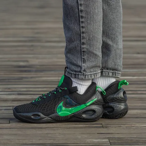 Nike Cosmic Utility