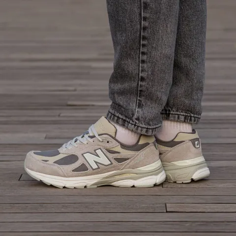 New Balance 990 v3 x Levis