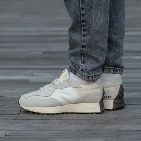 New Balance 327 Beige