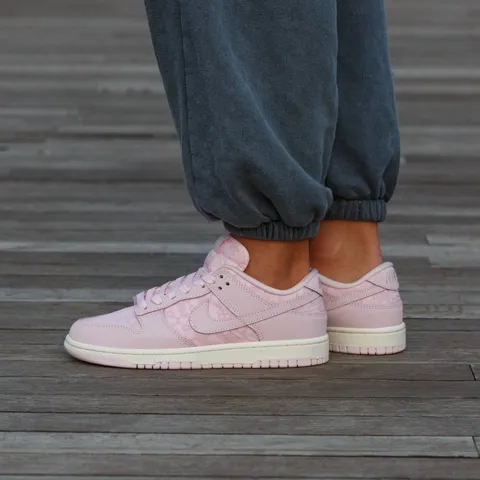 Nike SB Dunk Low ‘LACE PACK - REGAL PINK’