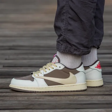 Air Jordan Retro 1 Low x Travis Scott OG "REVERSE MOCHA"