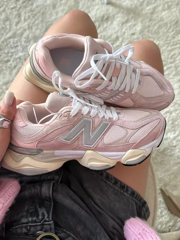 9060 White Pink