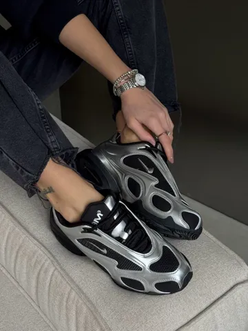 WMNS AIR MAX MUSE BLACK / METALLIC SILVER