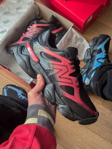 9060 Black/Red
