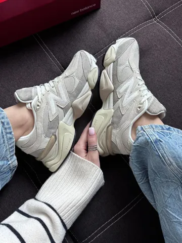 9060 Grey