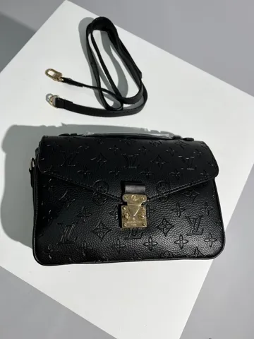 Louis Vuitton Pochette Metis Black