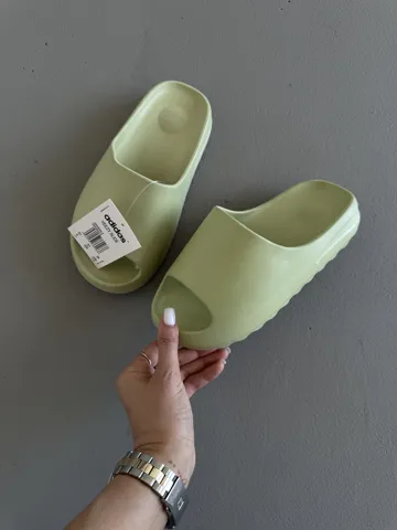 YEEZY SLIDE RESIN