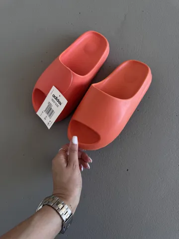 YEEZY SLIDE ORANGE