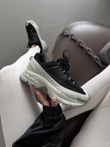 NIKE ZOOM VOMERO ROAM | « BLACK / WHITE » premium (р)