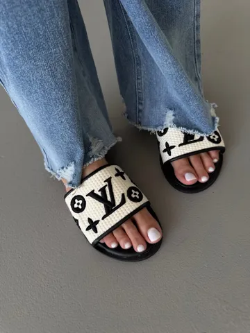 LOUIS VUITTON BLACK / CREAM SLIDES (9)