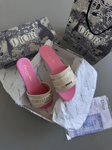 DIOR DWAY SLIDES | CANDY PINK LEATHER premium