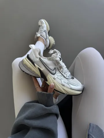 NIKE V2K RUN | SILVER / BLACK premium (8)