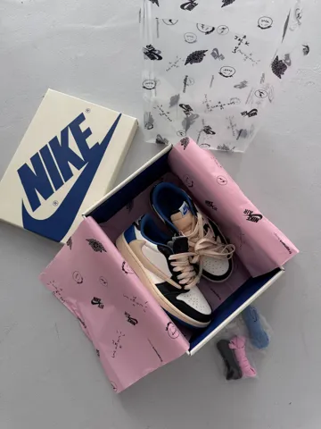 AIR JORDAN RETRO 1 X TRAVIS SCOTT | BLACK n BLUE premium (2)