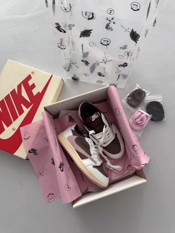 AIR JORDAN RETRO 1 x TRAVIS SCOTT | BROWN / PINK premium (3)