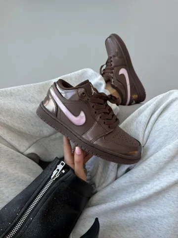 AIR JORDAN RETRO 1 LOW | BOX OF CHOCOLATES (4)