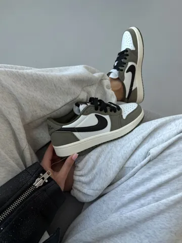 AIR JORDAN RETRO 1 “MEDIUM OLIVE” (4)