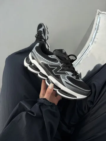 NEW BALANCE 2000 | BLACK / WHITE / METALLIC (4)