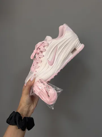 NIKE SHOX R4 | PEARL PINK / PINK FOAM