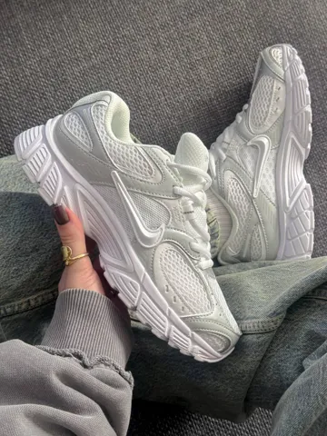 Nike V5 RNR White/Metallic