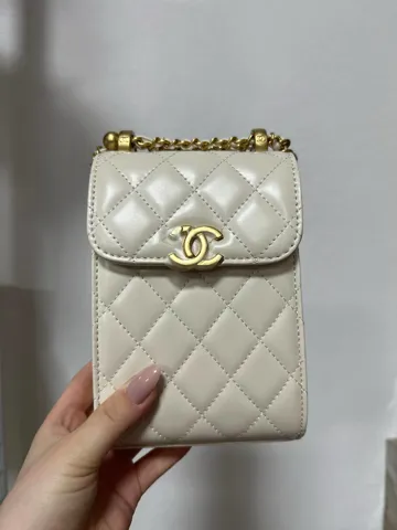 Chanel Pearl Crush Phone Case With Chain Lambskin Cream