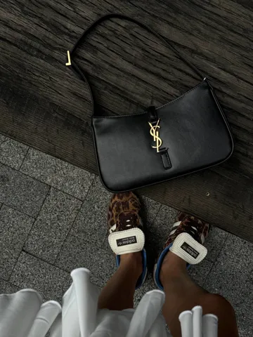 Saint Laurent Hobo Le 5 A 7 Leather Shoulder Bag in Black/Gold