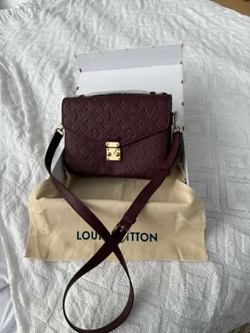 Louis Vuitton Metis burgundy