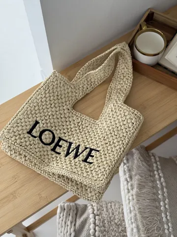 Loewe font tote