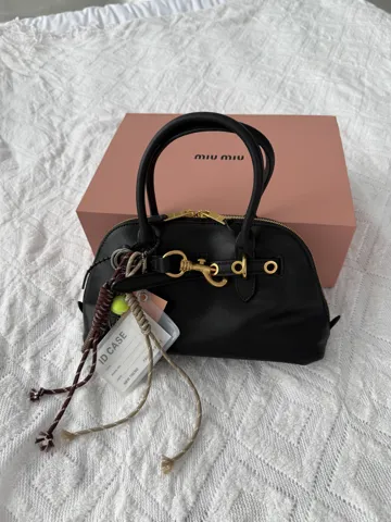 Miu Miu Aventure black