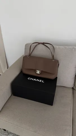 Chanel maxi 32